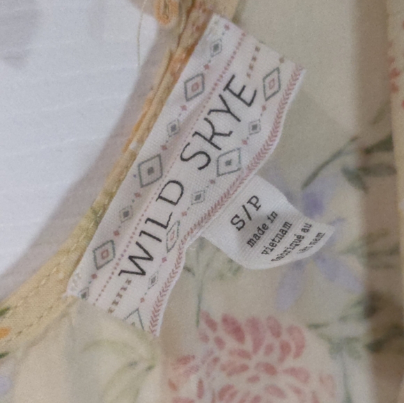 Wild Skye Tiered Floral Sundress S Suntan Flower Boho Mini Sleeveless Scoop Neck - Picture 6 of 6